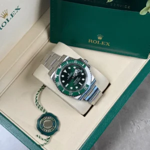 Rolex Submariner 116610LV "Hulk" 2017 Mint