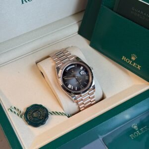 Rolex Day-Date 40 228235 in everose goud met smoke wijzerplaat