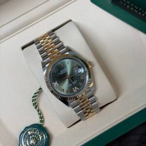 Rolex Datejust 36 mm 126233 with olijfgreen dial and diamanten