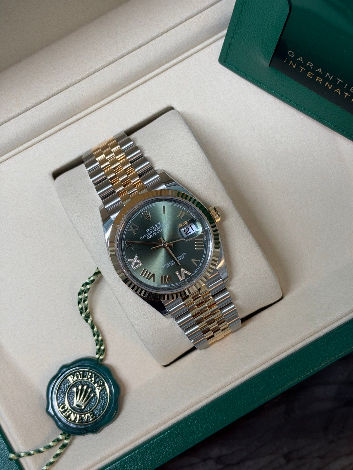 rolex-datejust-36mm-126233-olive-green-diamond-dial-2026-new